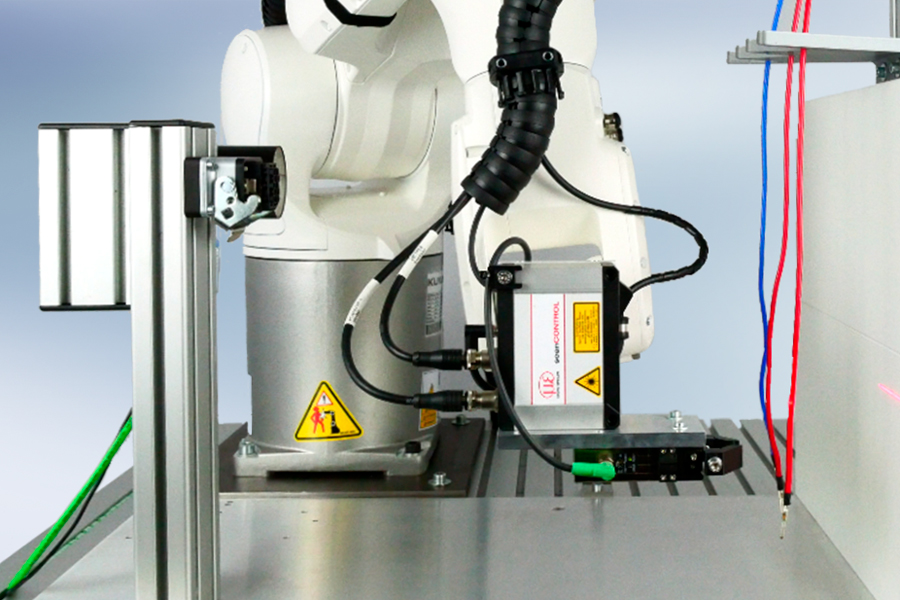 Automatisierte Steckermontage